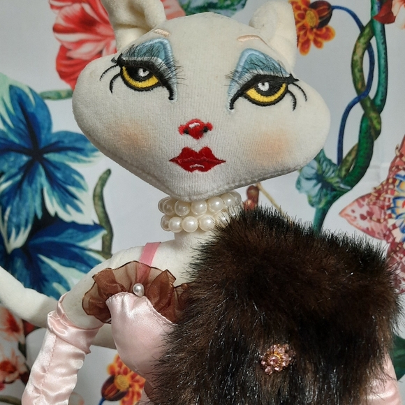~{GlamKats}~ Vintage early 2000's RARE GlamKats princess posable plush figure. - Picture 3 of 13
